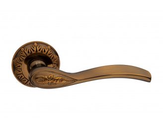 Ручка на розетке A-403 BCF